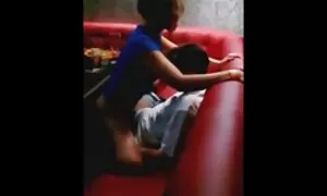 Các video khiêu dâm của Nhật bản, sex nhat ban moi nhat cô gái đi ra cửa hàng và bắt đầu tình của cô đó. Đầu tiên ông đã cho thấy ngực của mình, và các nhà điều hành chạm vào anh ta, sau đó anh ta đã thổi kèn ở phía trước của những du khách. Và sau đó, cô hoàn toàn cởi quần lót của cô và cụt chân. Loại châu Á, lông công cộng, sờ mó.